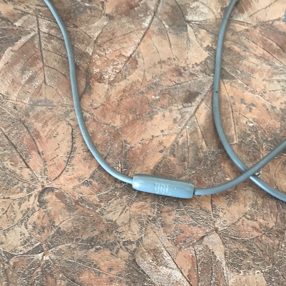 JBL Bluetooth headphones - Picture 3 of 15